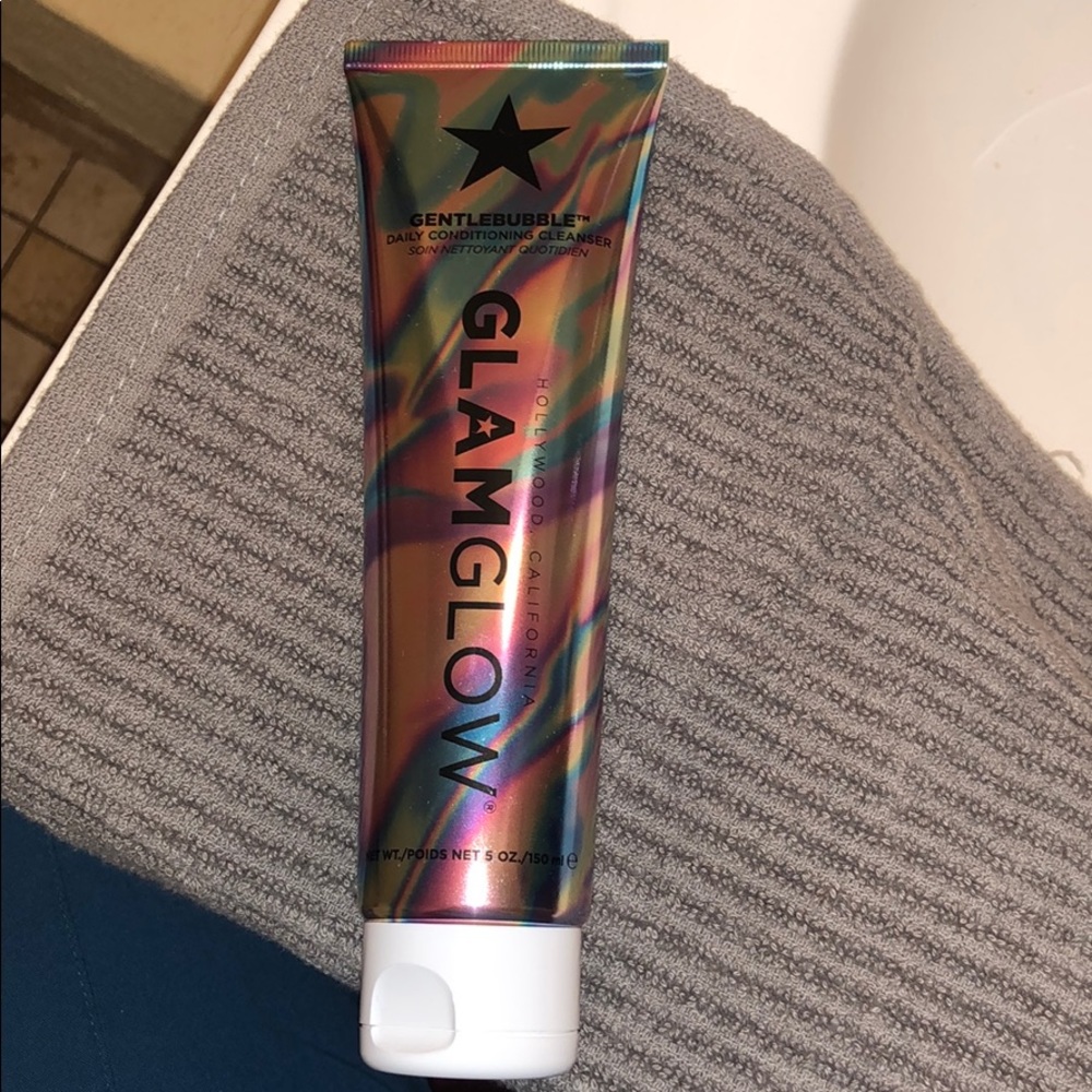 GLAMGLOW gentle bubble cleanser